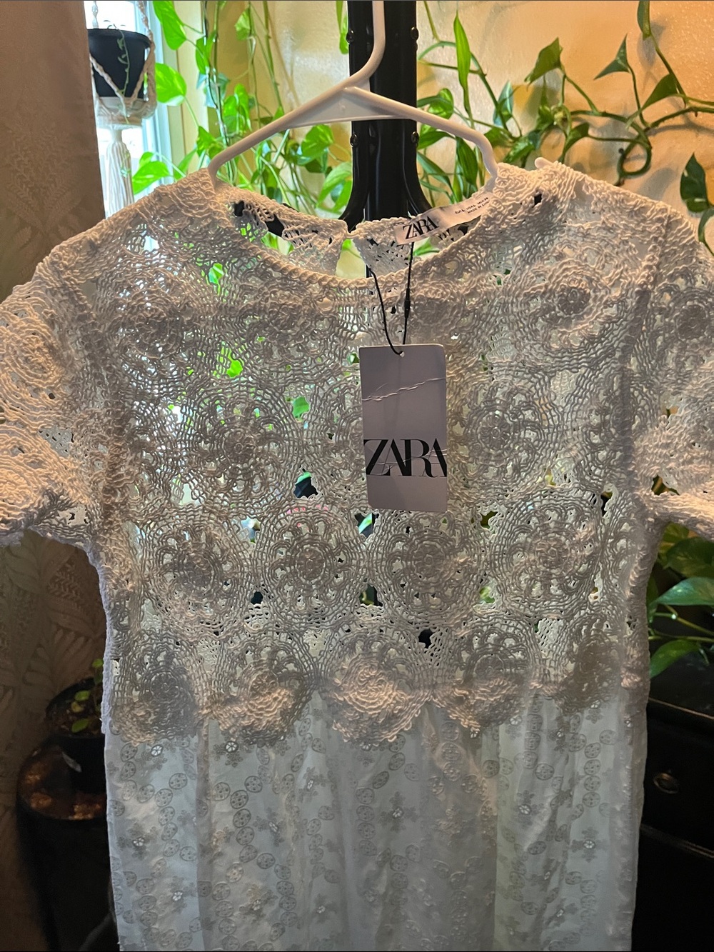 Zara White Lace Maxi Dress with Embroidered Bodice - Picture 5 of 9